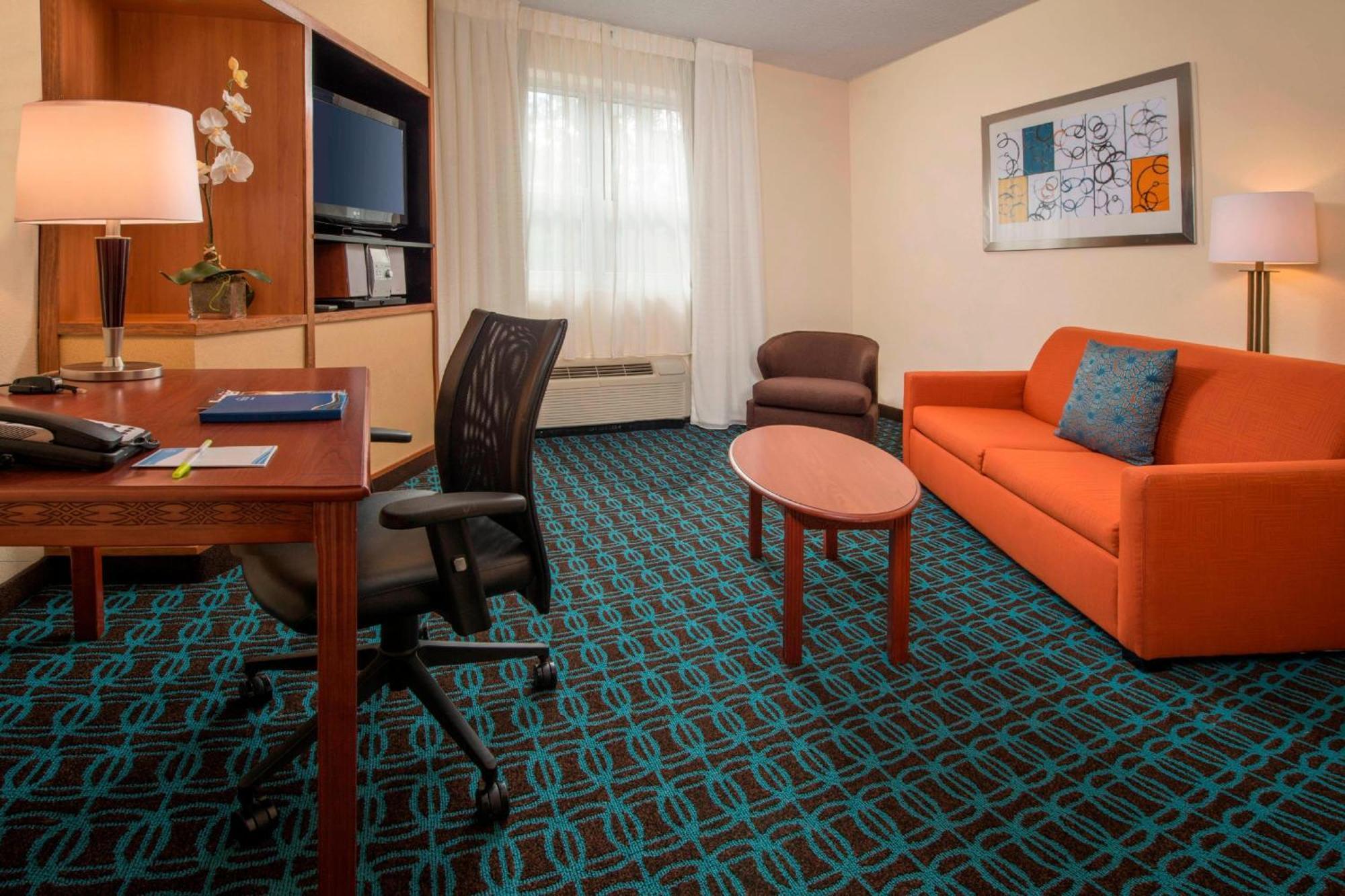 Fairfield Inn & Suites By Marriott Уилямсбърг Стая снимка