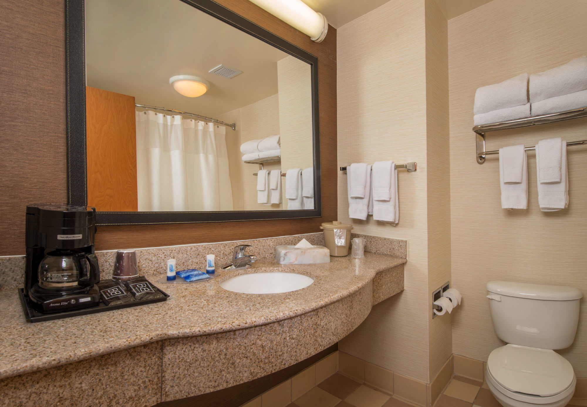 Fairfield Inn & Suites By Marriott Уилямсбърг Стая снимка
