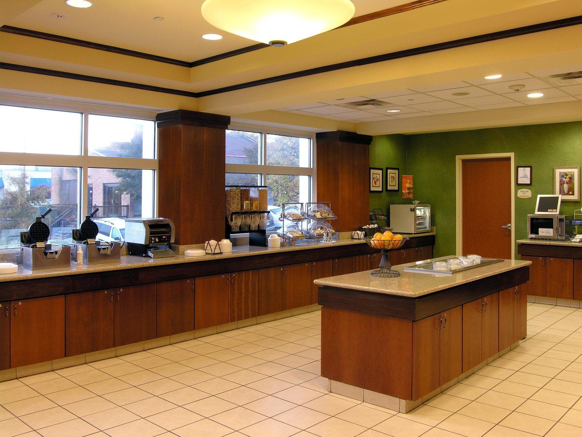 Fairfield Inn & Suites By Marriott Уилямсбърг Екстериор снимка