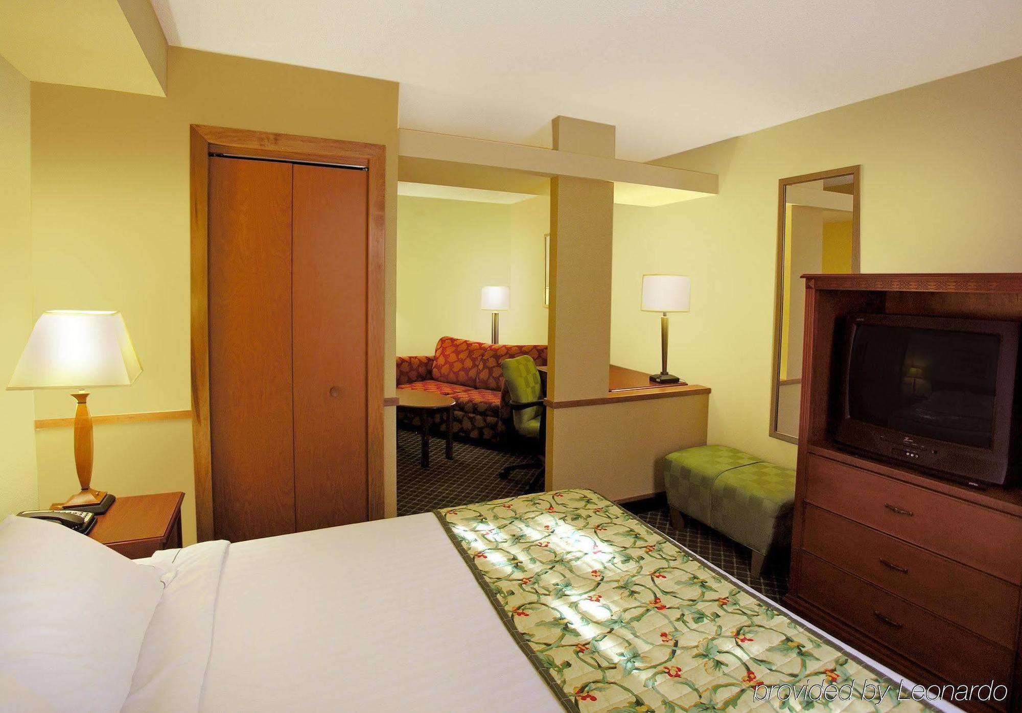 Fairfield Inn & Suites By Marriott Уилямсбърг Екстериор снимка