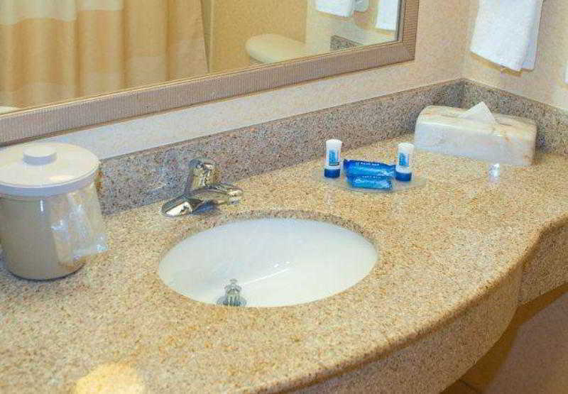 Fairfield Inn & Suites By Marriott Уилямсбърг Екстериор снимка