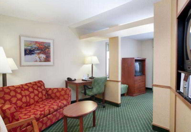 Fairfield Inn & Suites By Marriott Уилямсбърг Екстериор снимка